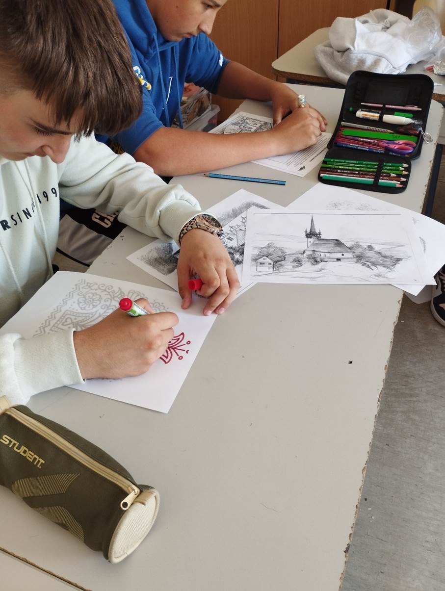 A k�pen szem�ly, ruh�zat, sz�veg, irodaszerek l�that�

Automatikusan gener�lt le�r�s