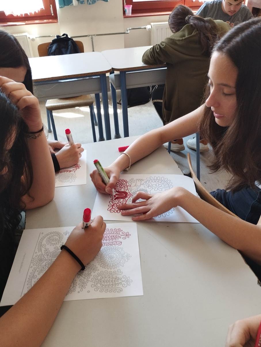 A k�pen szem�ly, ruh�zat, Emberi arc, Tanul�s l�that�

Automatikusan gener�lt le�r�s