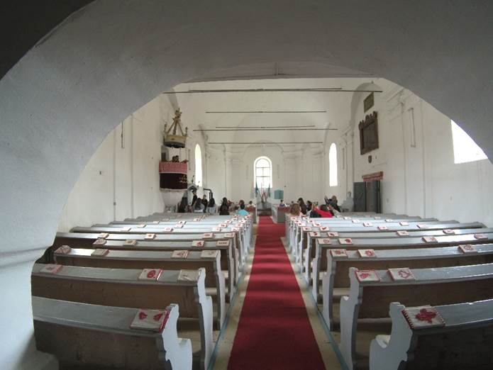 A k�pen fedett p�ly�s, sor, fal, b�torok l�that�

Automatikusan gener�lt le�r�s