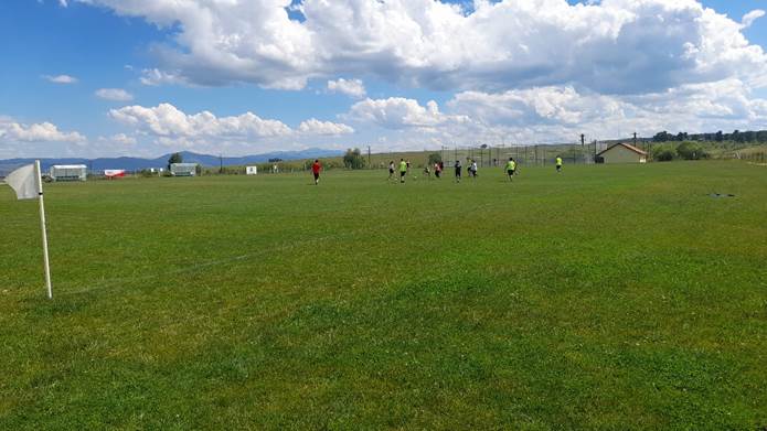 A k�pen k�lt�ri, mez�, �g, felh� l�that�

Automatikusan gener�lt le�r�s