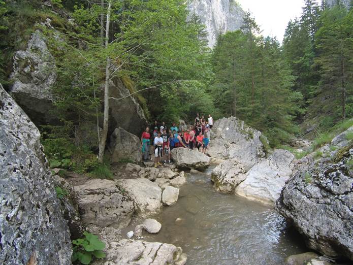 A k�pen k�lt�ri, term�szet, fa, v�z l�that�

Automatikusan gener�lt le�r�s