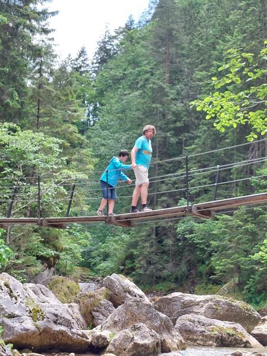 A k�pen k�lt�ri, fa, kaland, Szabadt�ri kikapcsol�d�s l�that�

Automatikusan gener�lt le�r�s